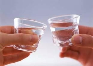 如何辨别粮食酒和酒精酒