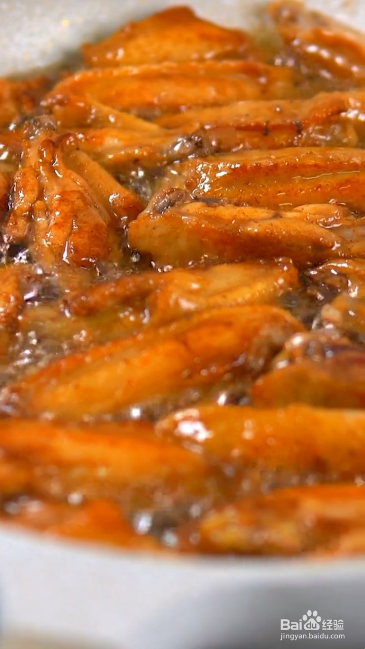 如何制作蒜香鸡翅？