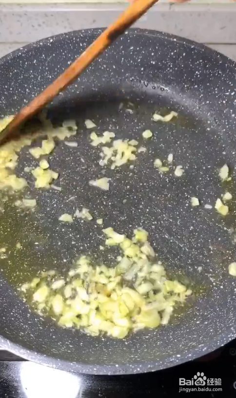 白玉菇炒鸡蛋的做法