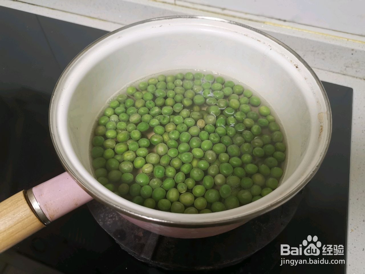 肉丁杏鲍菇烧豌豆的做法