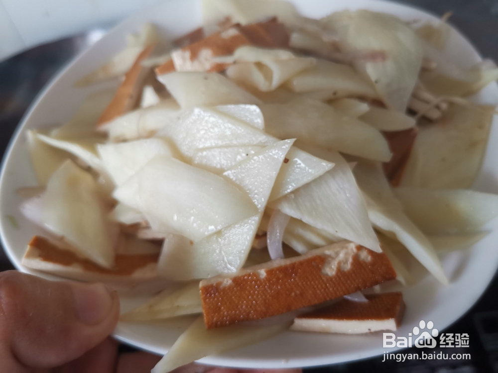 火腿肠炒茭白片