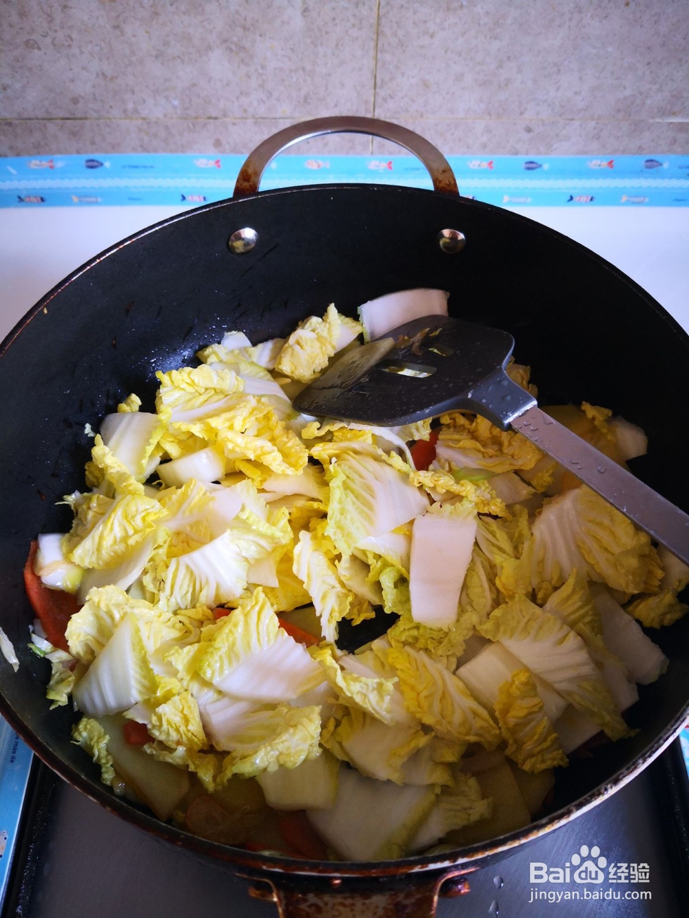 制作美味的娃娃菜炒土豆片