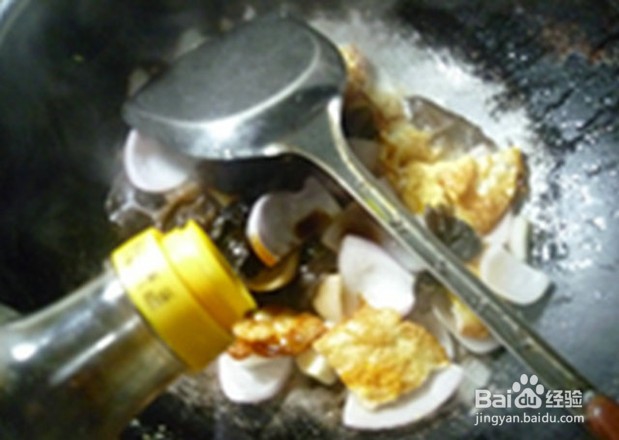 如何制作黑木耳洋葱炒荷叶蛋