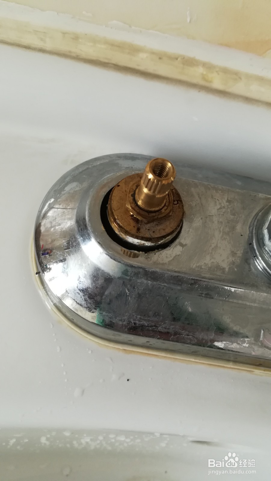 一根橡皮筋可解决水龙头滴水问题