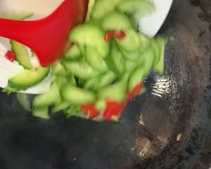 美味猪肝炒脆黄瓜