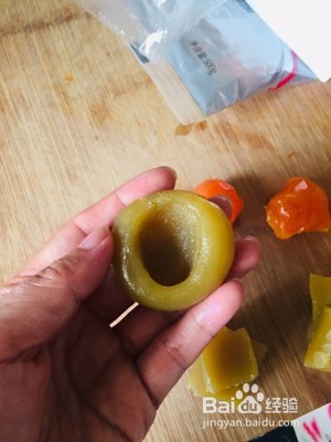 莲蓉蛋黄月饼的做法