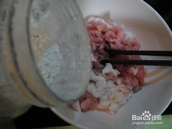 如何炒青笋肉丝？