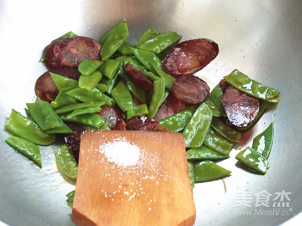 腊肠炒荷兰豆