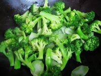 素炒西兰花怎么做好吃