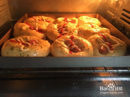 迷你小香肠面包的做法——新手烘焙做面包
