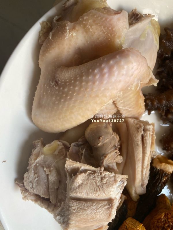 羊肚菌姬松茸海参鸡汤