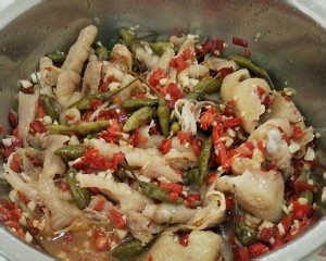 无骨酸辣鸡爪的做法步骤