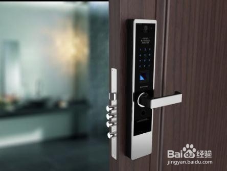 指纹锁室内反锁了怎么开门