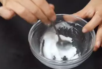 牙齿发黄难看，有啥小妙招？