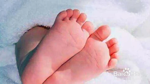 宝妈如何应对宝宝踢被子的问题
