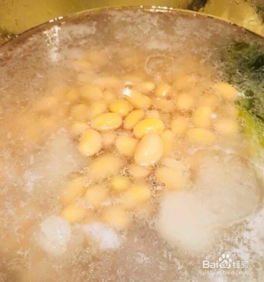 如何制作黄豆炖猪蹄汤