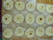 奶香三鲜小笼包的做法