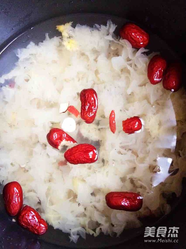 银耳莲子薏米羹