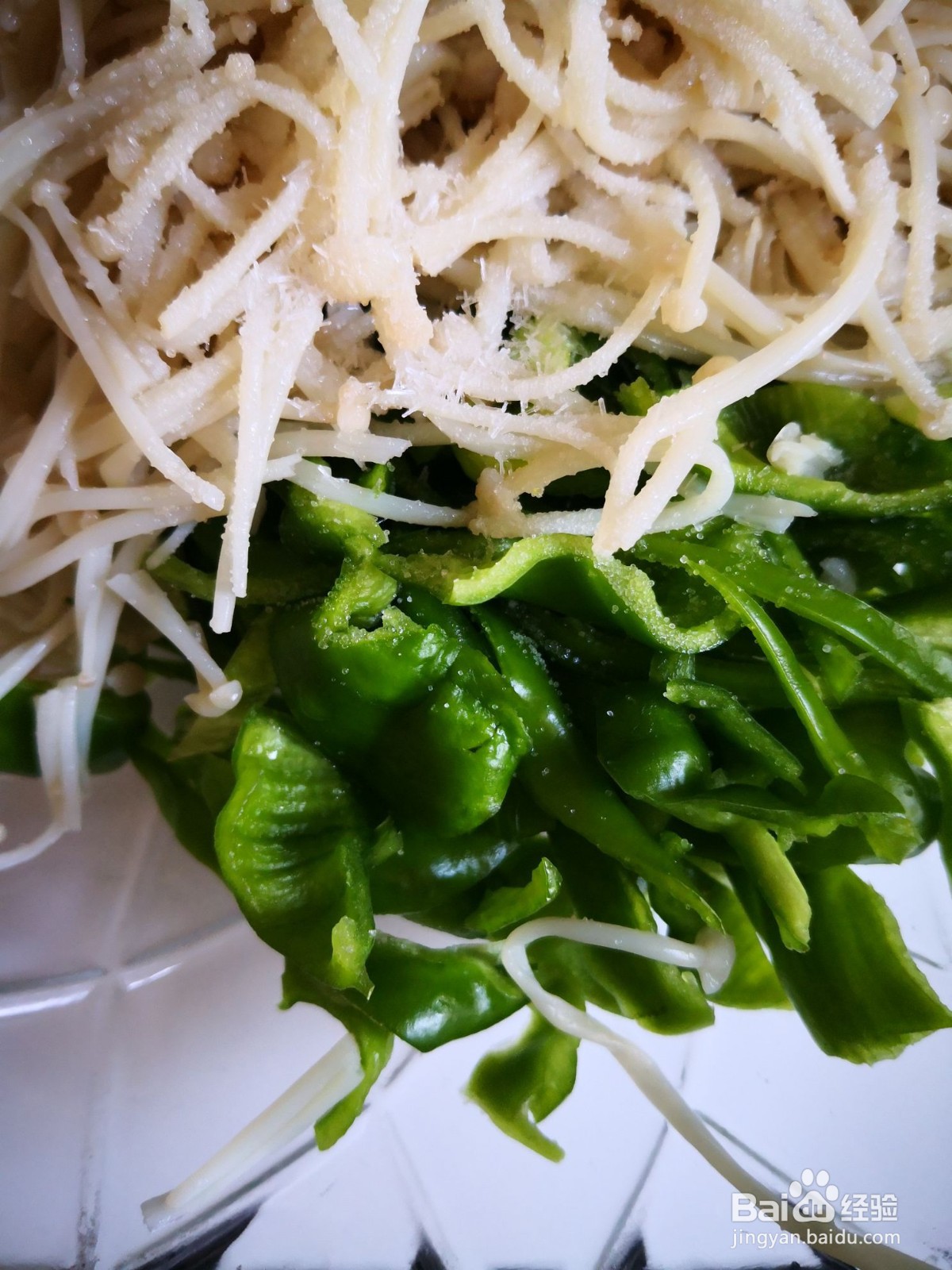 金针菇拌青椒丝