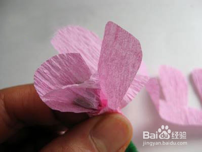 如何用皱纹纸制作漂亮的小花