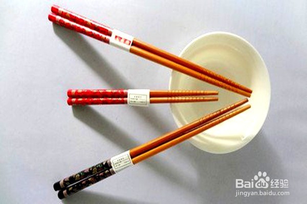 使用餐具时要注意什么？