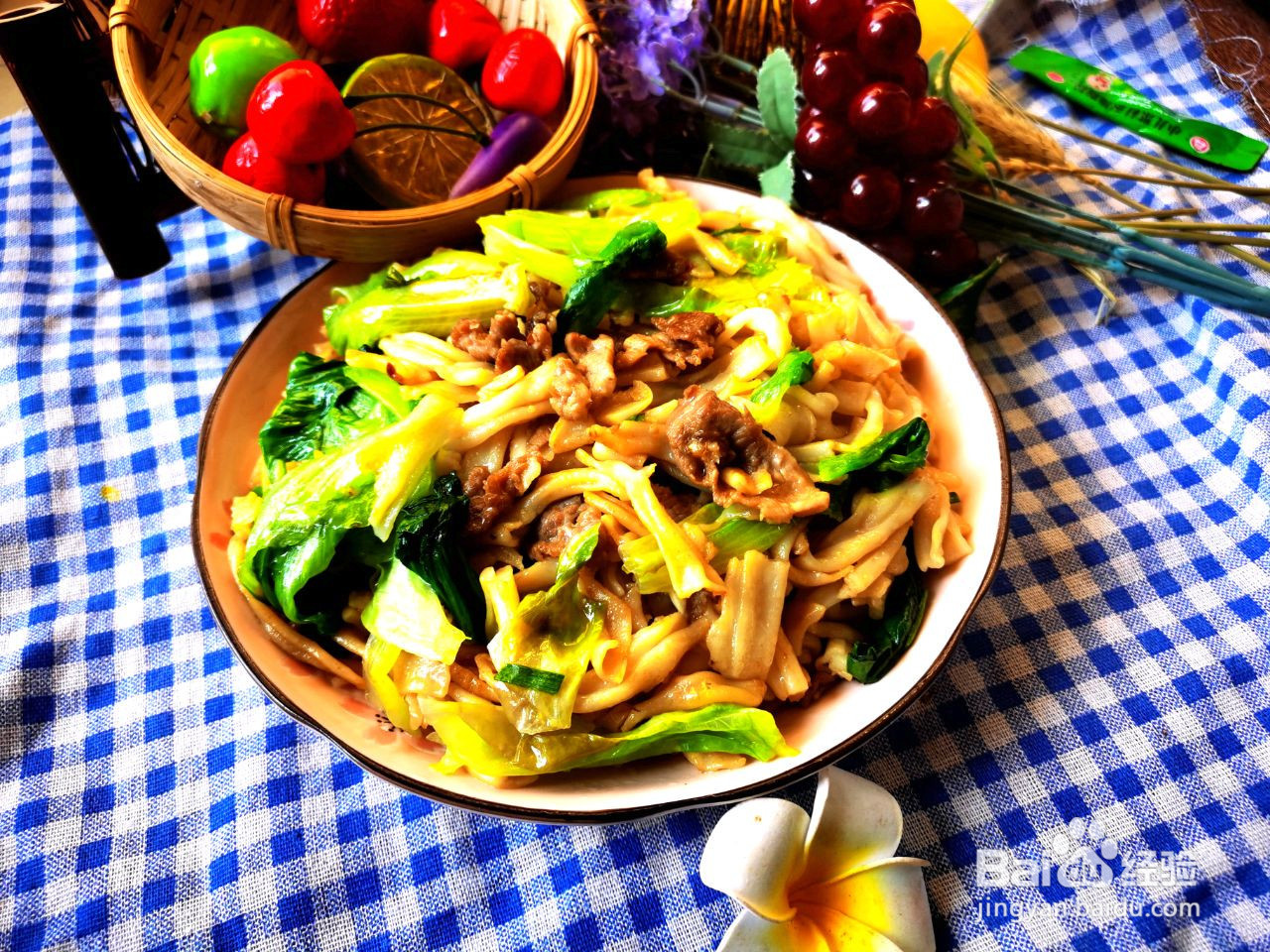生菜瘦肉炒河粉。的做法