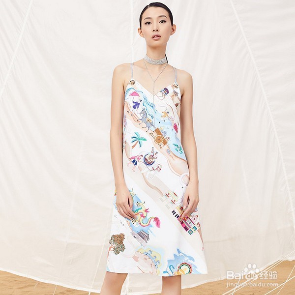 热度不减引力强大，性感吊带时髦开挂