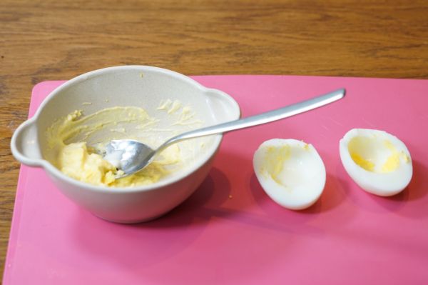 魔鬼蛋配西兰花沙拉