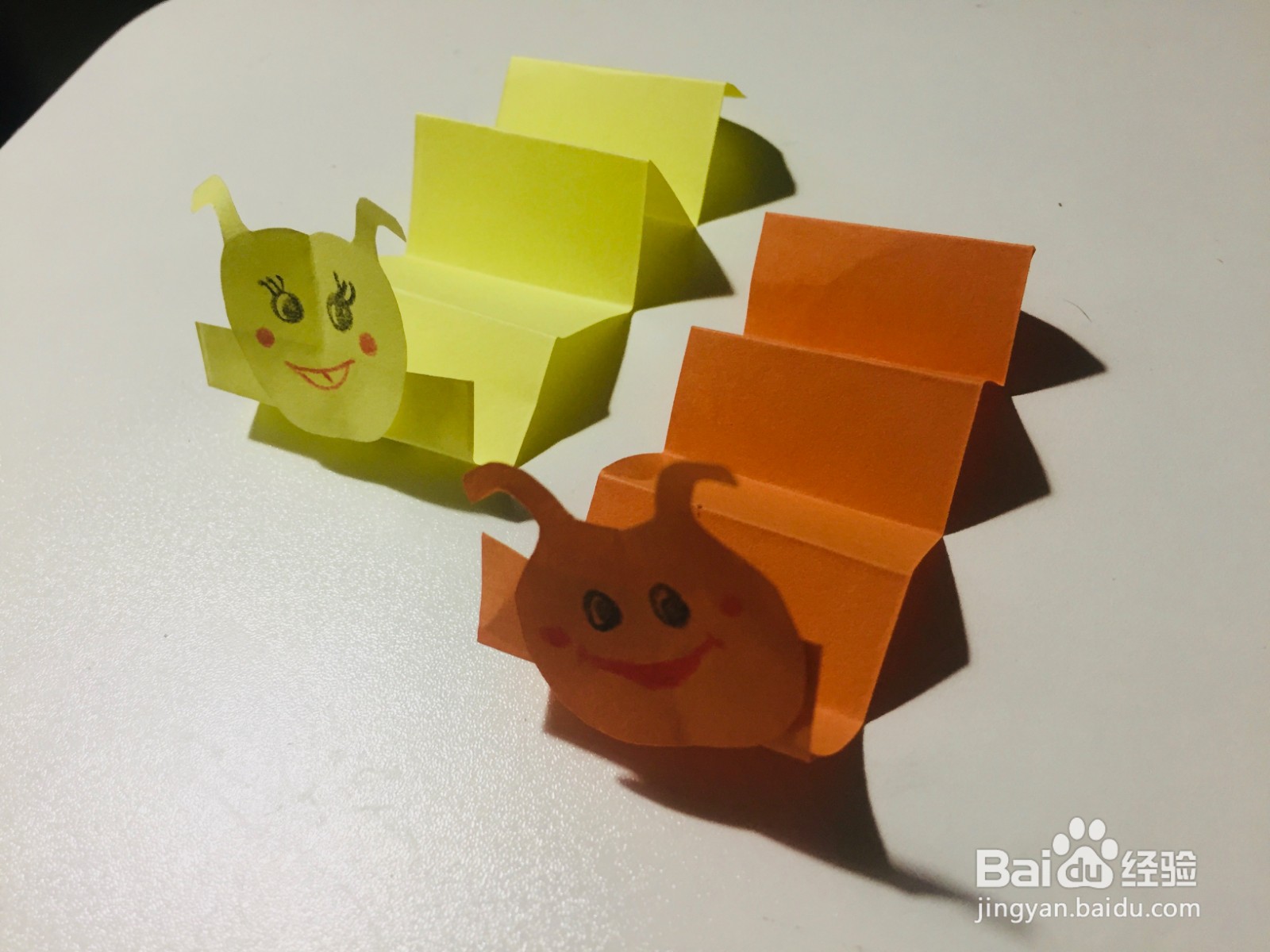 趣味剪纸——如何用彩纸剪毛毛虫
