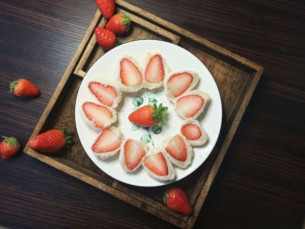 不用烤箱也能做的甜品草莓大福