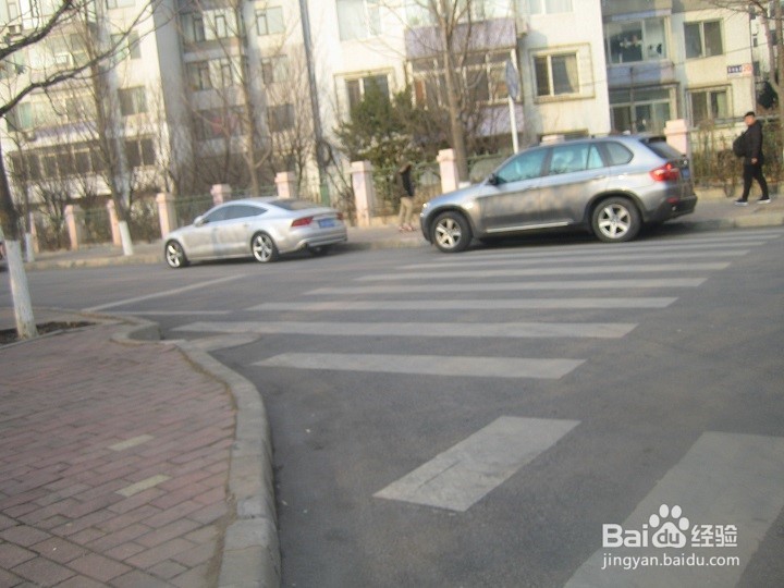 车辆在交叉路口怎样安全行驶
