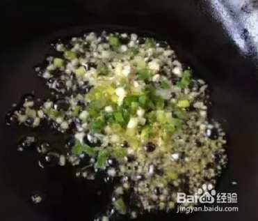 如何做酱爆鸡丁