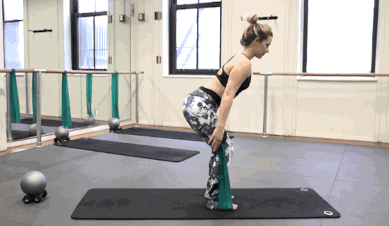 如何训练美胸 8式瑜伽动作让你拥有完美胸型