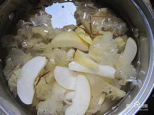 冰糖煲鲜百合雪耳糖水