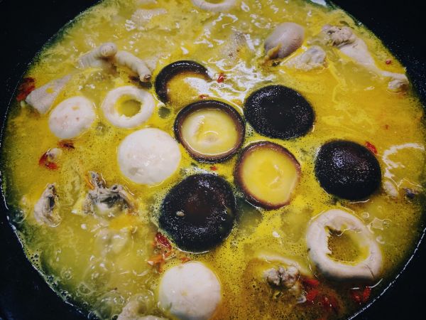 搭配多种蔬菜蘑菇