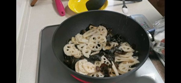 糖醋藕片炒木耳