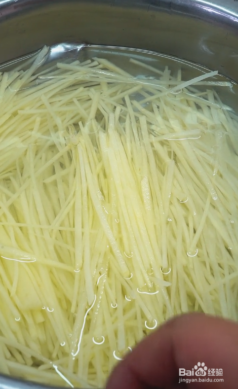 酸辣爽口炒土豆丝的做法