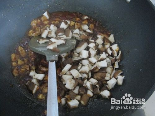 香菇肉丁鸡蛋面