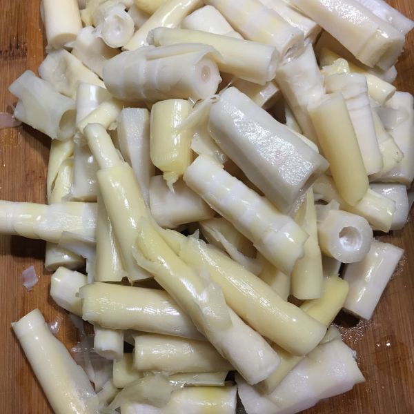 猪脚酸菜煲春笋