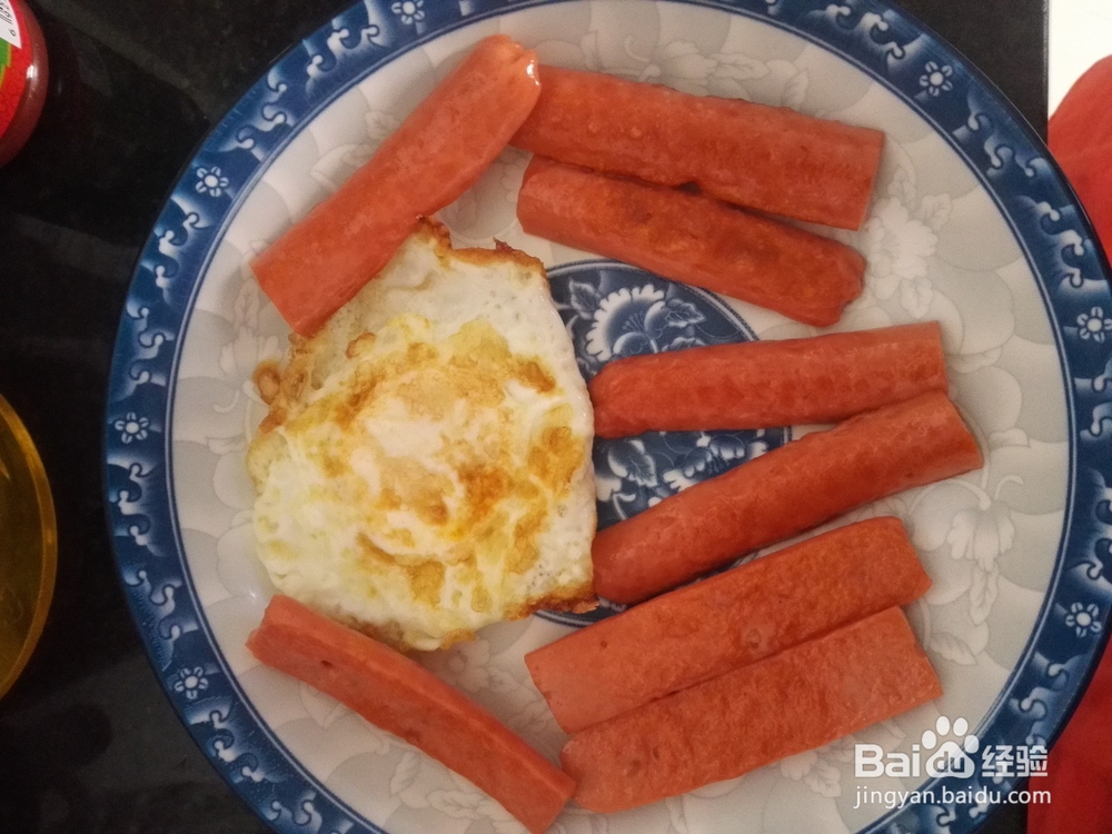 如何煎火腿肠与鸡蛋当成一顿饭来吃