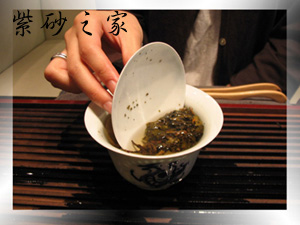 怎样挑选普洱茶(普洱茶的功效与作用)