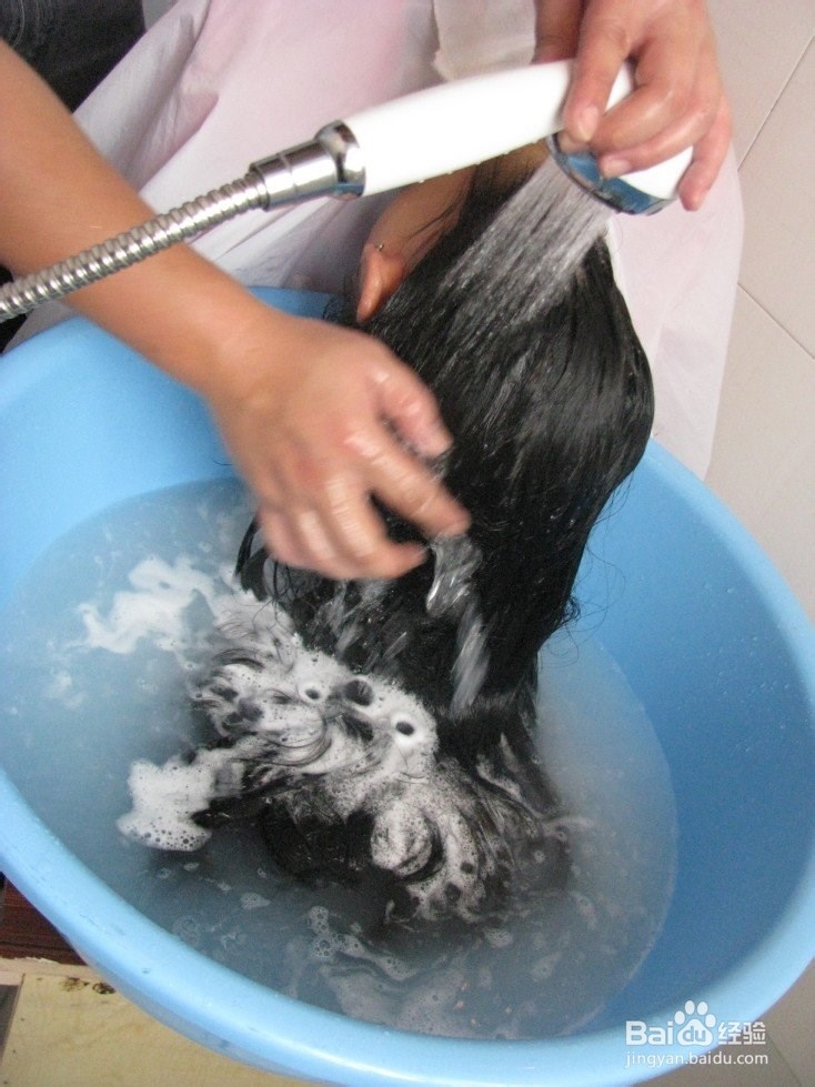 正确洗头发的方法