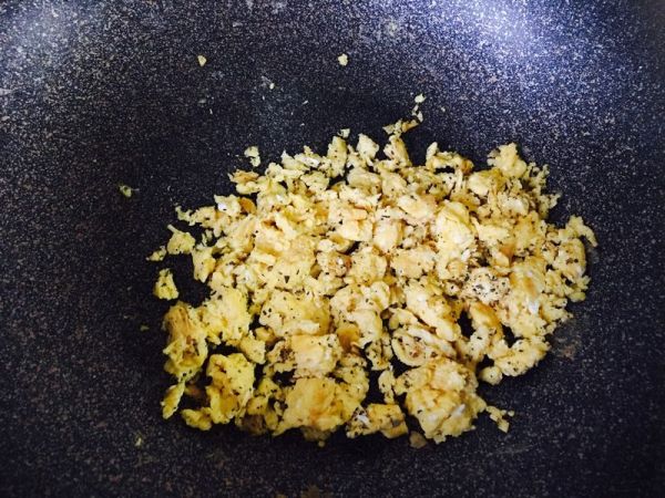 牛油果鸡蛋火腿三明治