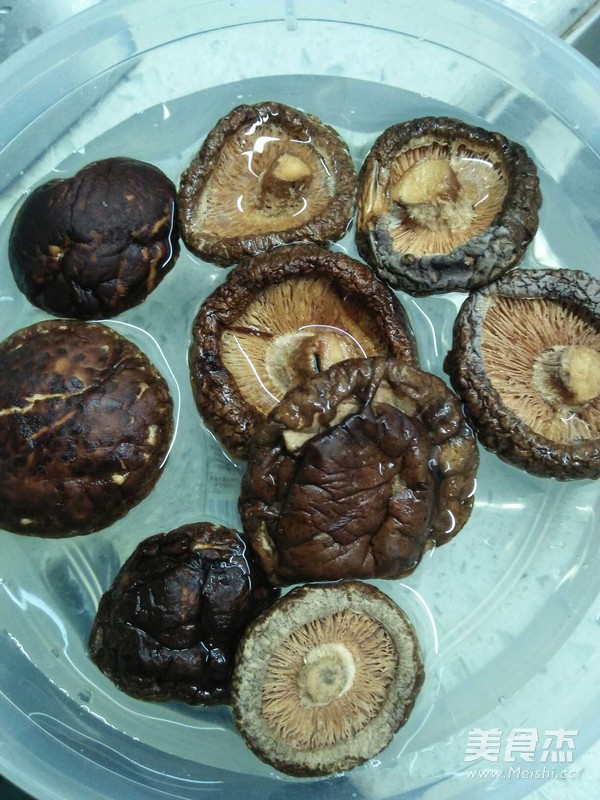 白菜炒丸子的做法