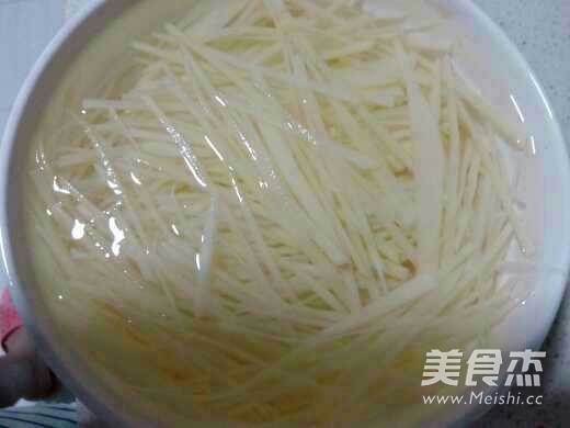 酸辣土豆丝的做法