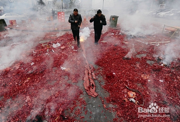 过年期间小孩燃放鞭炮需要注意什么