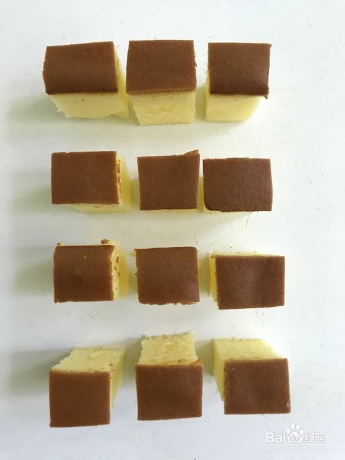 三个蛋糕平均分给四个人应该怎么分