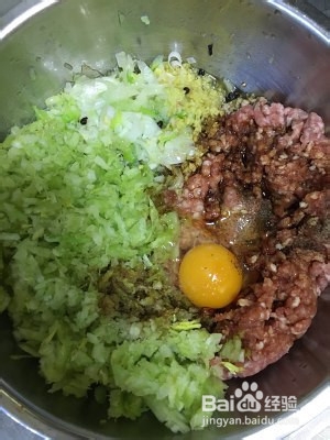 经典芹菜肉馅的具体做法