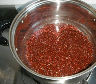 豆沙馅太干用水调还是用油调