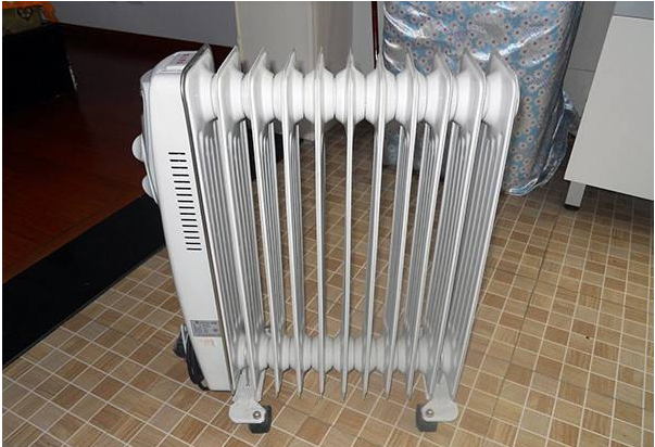 900w 的 电热取暖器 每小时 耗电量 是多少